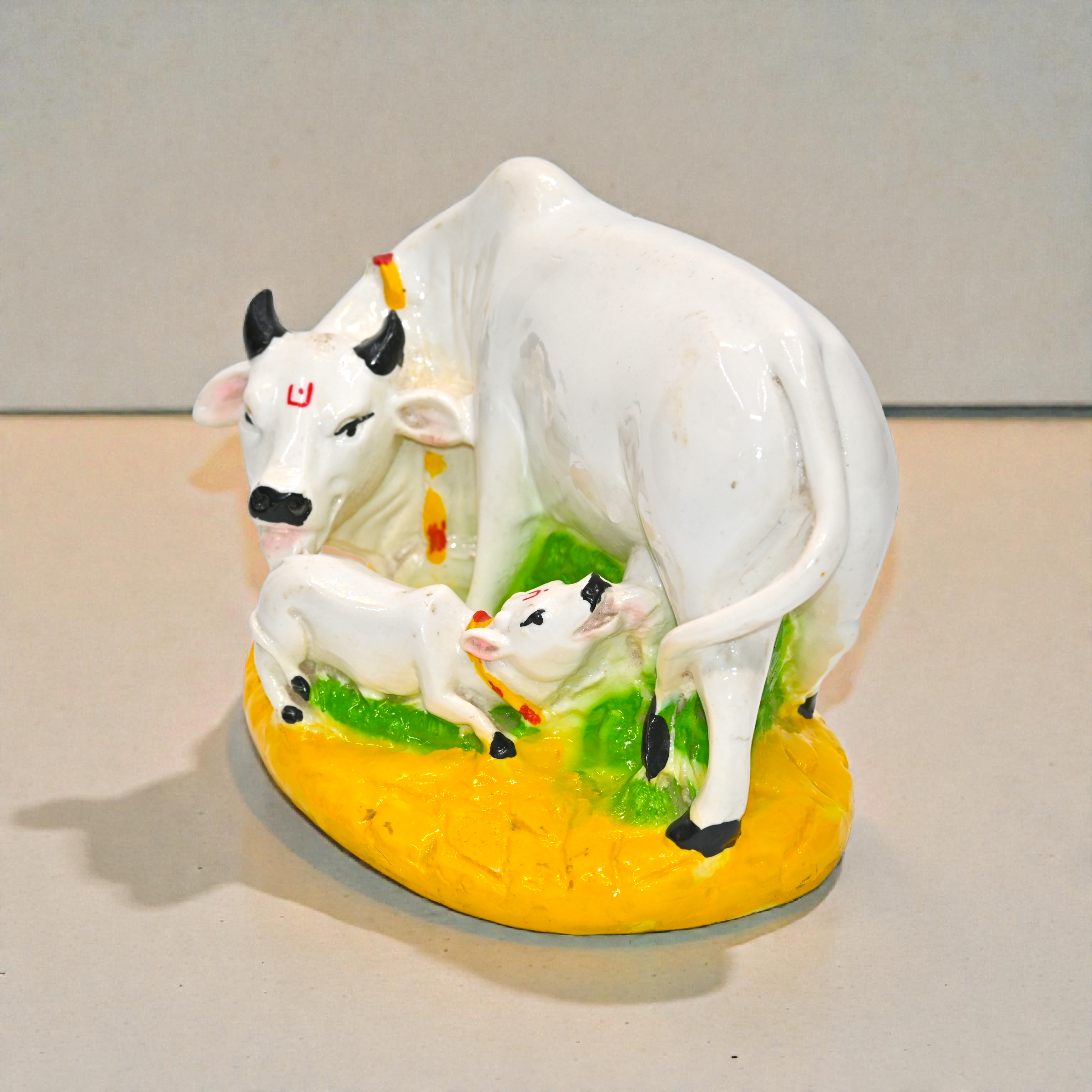 Kamdhenu Gaay Bachda Murti | Sacred Cow and Calf Idol for Home Mandir | Handcrafted Decorative Gau Mata Statue for Pooja & Gifting